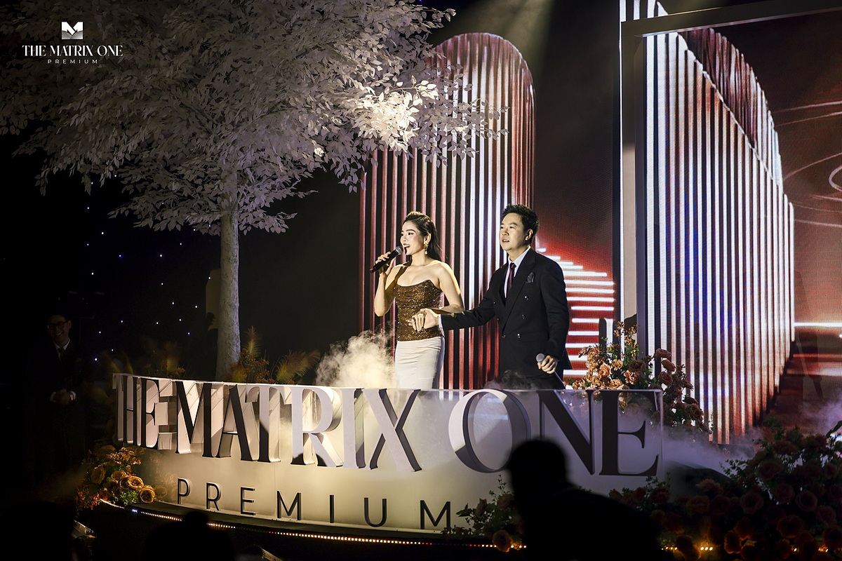 Ca sỹ Lệ Quyên, Lê Hiếu đem đến không gian nghệ thuật sâu lắng trong sự kiện tri ân khách hàng dự án The Matrix One Premium.