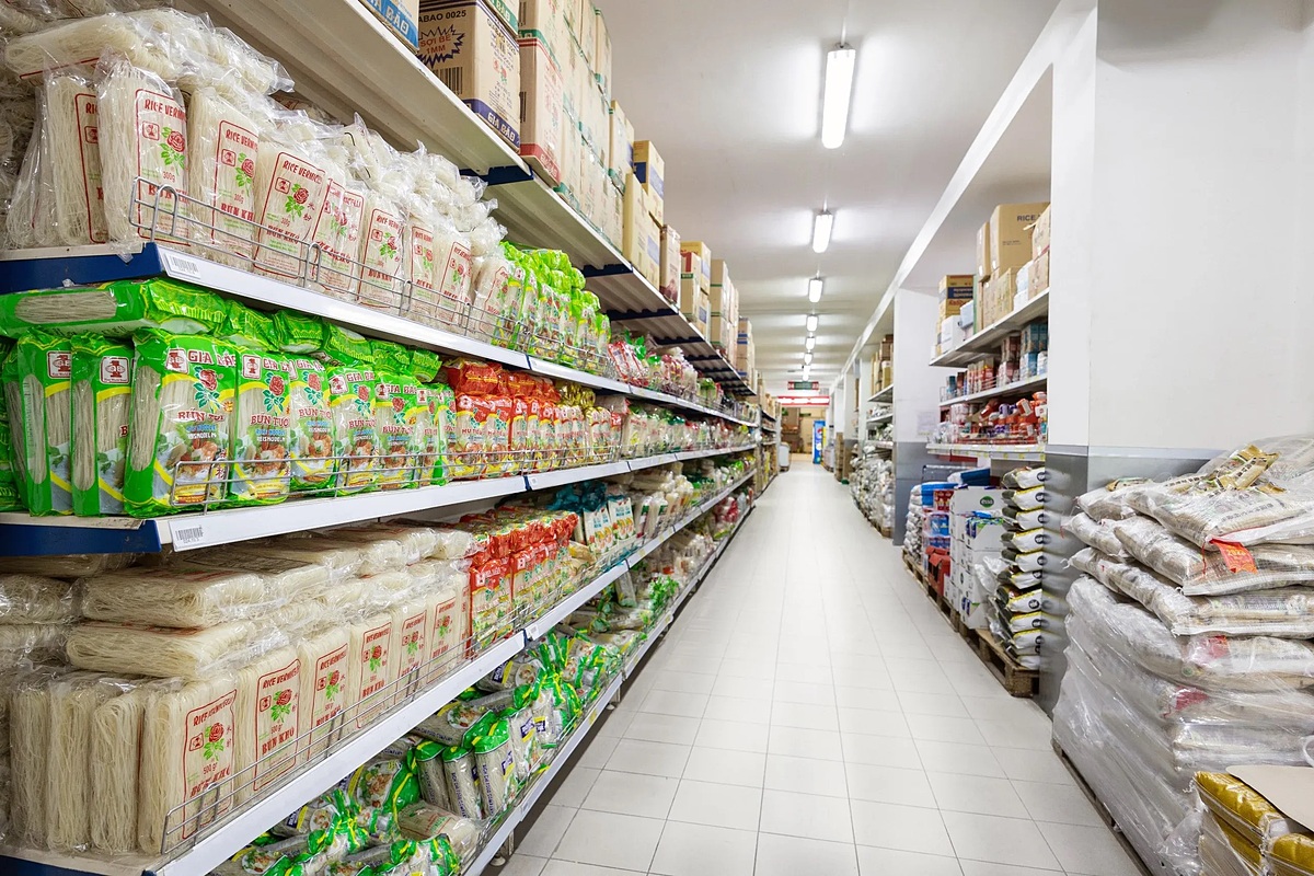 Hàng hoá Việt Nam chiếm kệ vàng tại chuỗi siêu thị của doanh nhân Việt ở nước ngoài. Ảnh: Tamdagroup