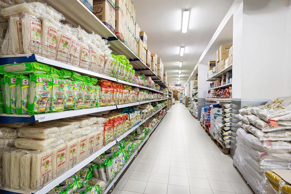 Hàng hoá Việt Nam chiếm kệ vàng tại chuỗi siêu thị của doanh nhân Việt ở nước ngoài. Ảnh: Tamdagroup