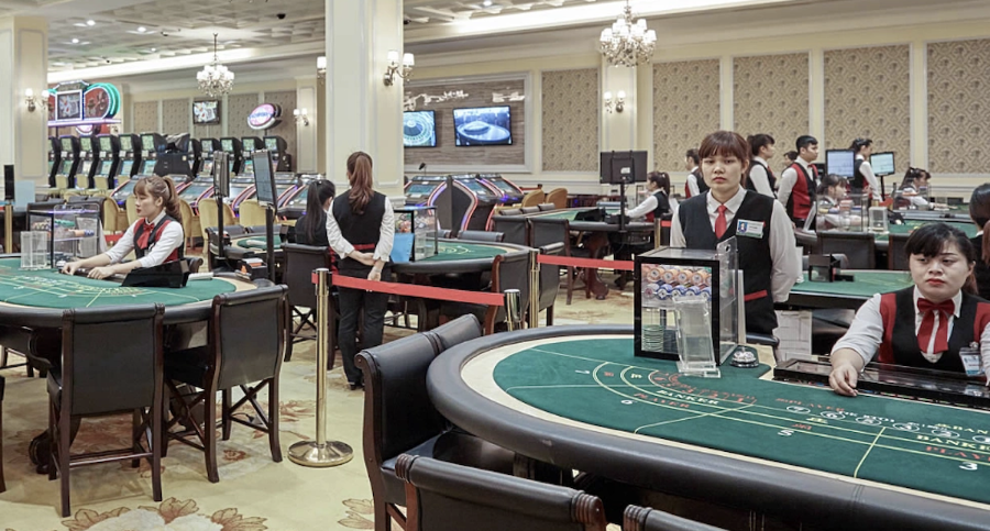 Bên trong casino thuộc sở hữu của Công ty cổ phần Quốc tế Hoàng Gia.