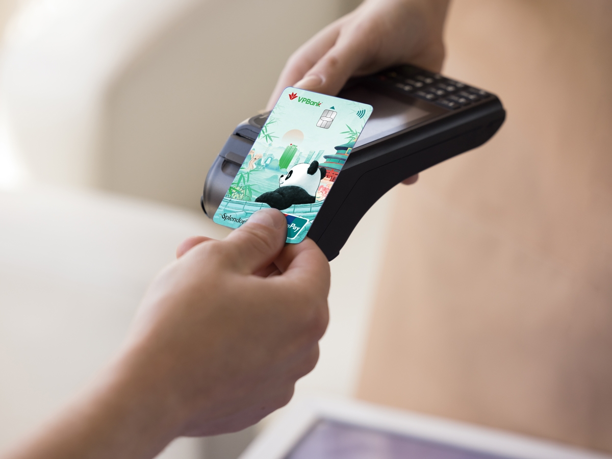 Khách hàng sở hữu thẻ VPBank UnionPay FreeWays cũng sẽ được áp dụng các chương trình ưu đãi được VPBank triển khai hàng tháng cho các sản phẩm thẻ tín dụng.