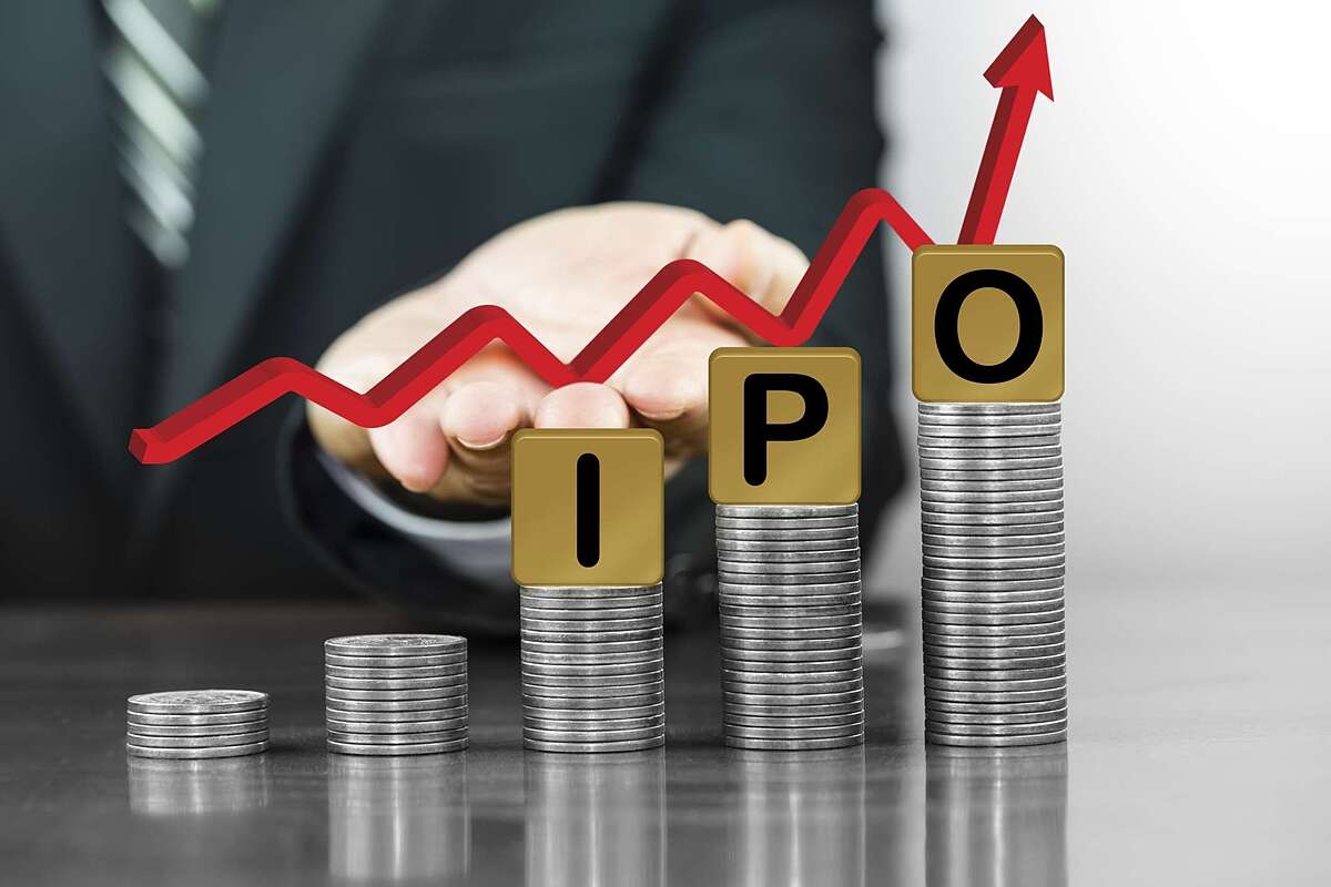 Việc gia tăng sản phẩm mới, đặc biệt là các đợt IPO và niêm yết cổ phiếu được kỳ vọng sẽ mở rộng quy mô thị trường chứng khoán.