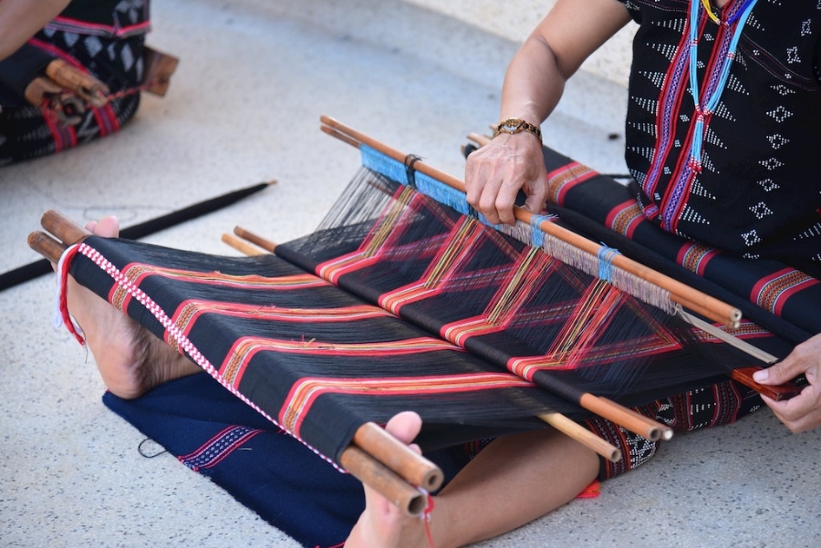 Nghề dệt thổ cẩm ở làng Zara được đánh giá cao nhờ đặc sắc ở từng công đoạn.