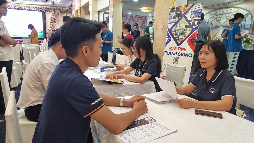 Hà Nội hiện có hơn một trăm doanh nghiệp công nghiệp chủ lực, tạo việc làm cho hàng vạn lao động mỗi năm.