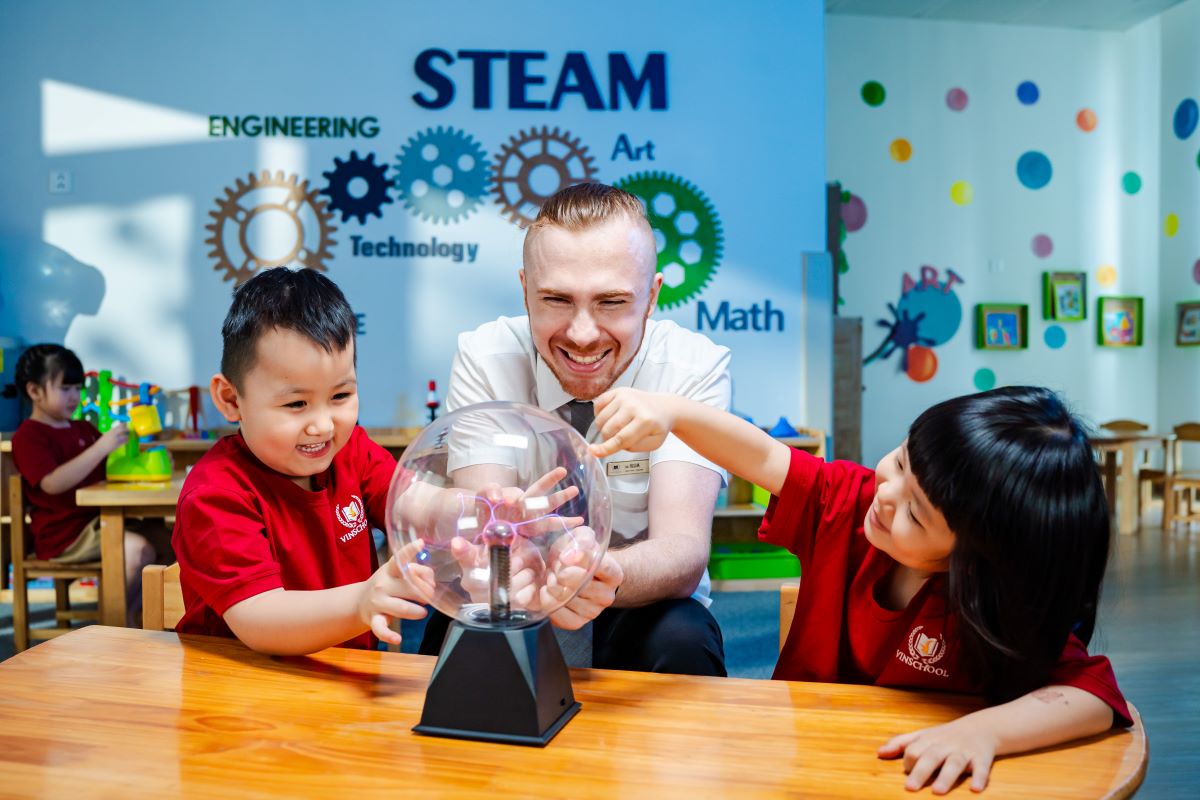 Vinschool xứng tầm hệ thống giáo dục tư thục lớn nhất Việt Nam, xây dựng môi trường học tập toàn diện cho học sinh.