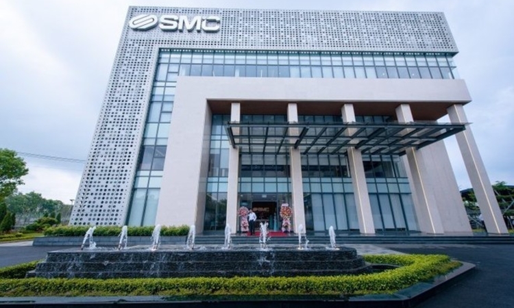 Kinh doanh thua lỗ và gánh nặng nợ vay, ‘ghế nóng’ của SMC liên tục biến động