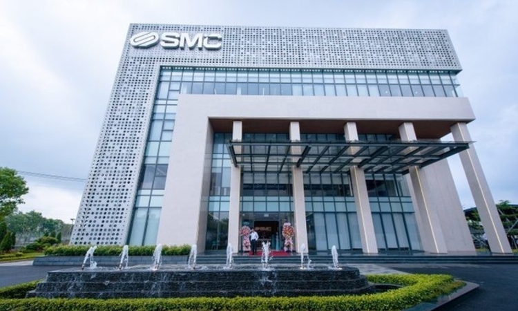 Kinh doanh thua lỗ và gánh nặng nợ vay, ‘ghế nóng’ của SMC liên tục biến động