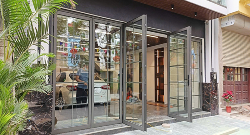 Công trình nhà phố lắp đặt cửa nhôm kính cao cấp Eurowindow có khả năng chịu sức gió đến bão cấp 17.