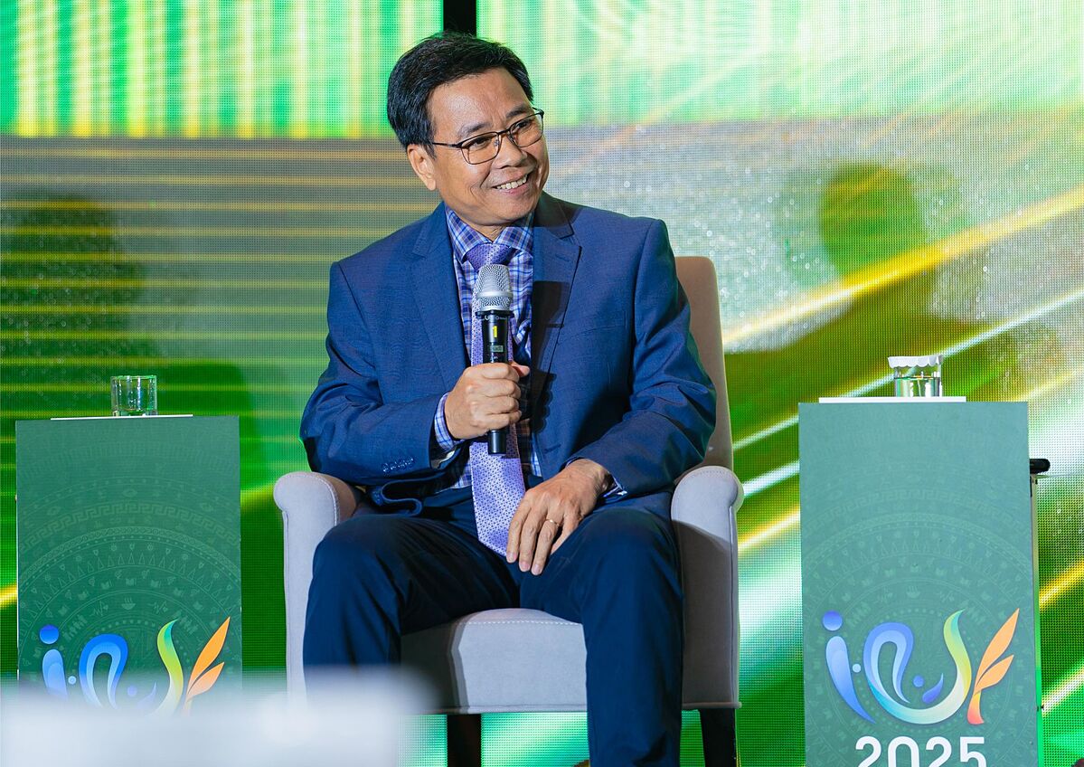 Ông Lê Hoàng Minh - Giám đốc điều hành sản xuất kiêm Trưởng dự án Net Zero của Vinamilk tại Diễn đàn Doanh nghiệp Phát triển bền vững Việt Nam &lpar;VCSF&rpar; lần thứ 12 &lpar;Ảnh: Minh Anh&rpar;.