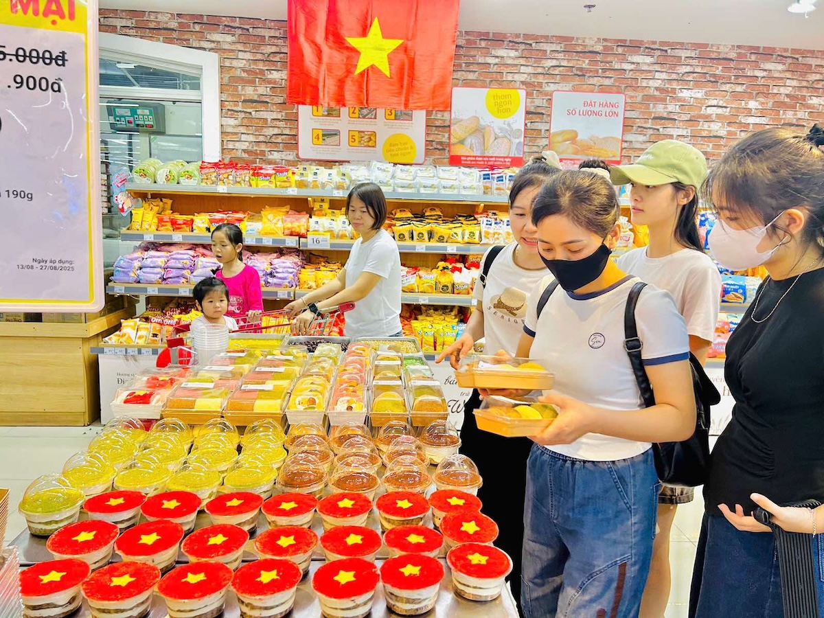 Chuyên gia cho rằng chính sách tặng quà nhân dân dịp kỷ niệm 80 năm Cách mạng tháng Tám và Quốc khánh 2/9 cũng tác động đến thị trường tiêu dùng nội địa.