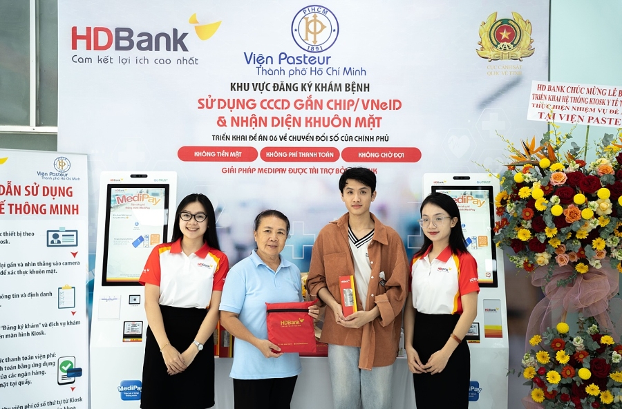 Đến nay, HDBank đã hoàn thiện triển khai Kiosk tại hơn 200 bệnh viện trên toàn quốc và hướng đến mục tiêu hoàn thành 1001 Kiosk vào cuối năm 2025.