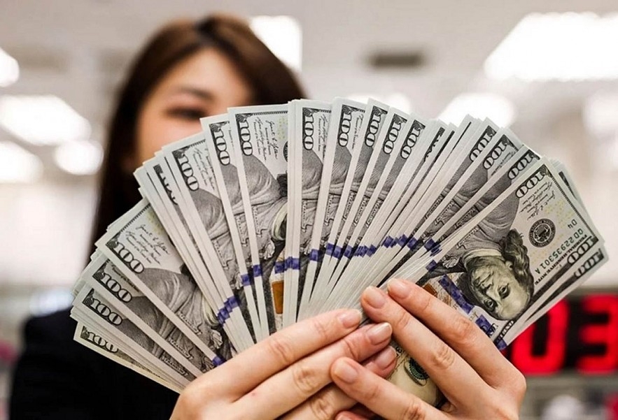 Giá USD tại ngân hàng thương mại và thị trường tự do cùng giảm.