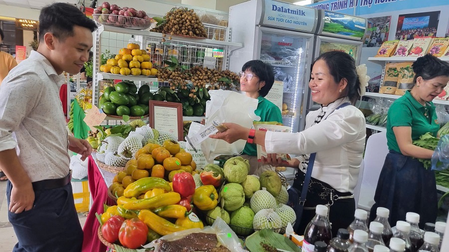 Sản phẩm Hợp tác xã Nông Nghiệp và Du lịch tỉnh Sơn La tại Phiên chợ nông sản, đặc sản vùng miền 2025.