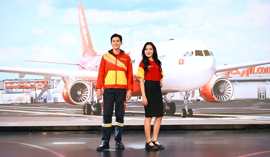 Gian hàng Vietjet càng thêm sôi động với màn trình diễn thời trang, giao lưu KOL, workshop tuyển dụng… mang đến trải nghiệm đa dạng và đầy cảm xúc cho khách tham quan