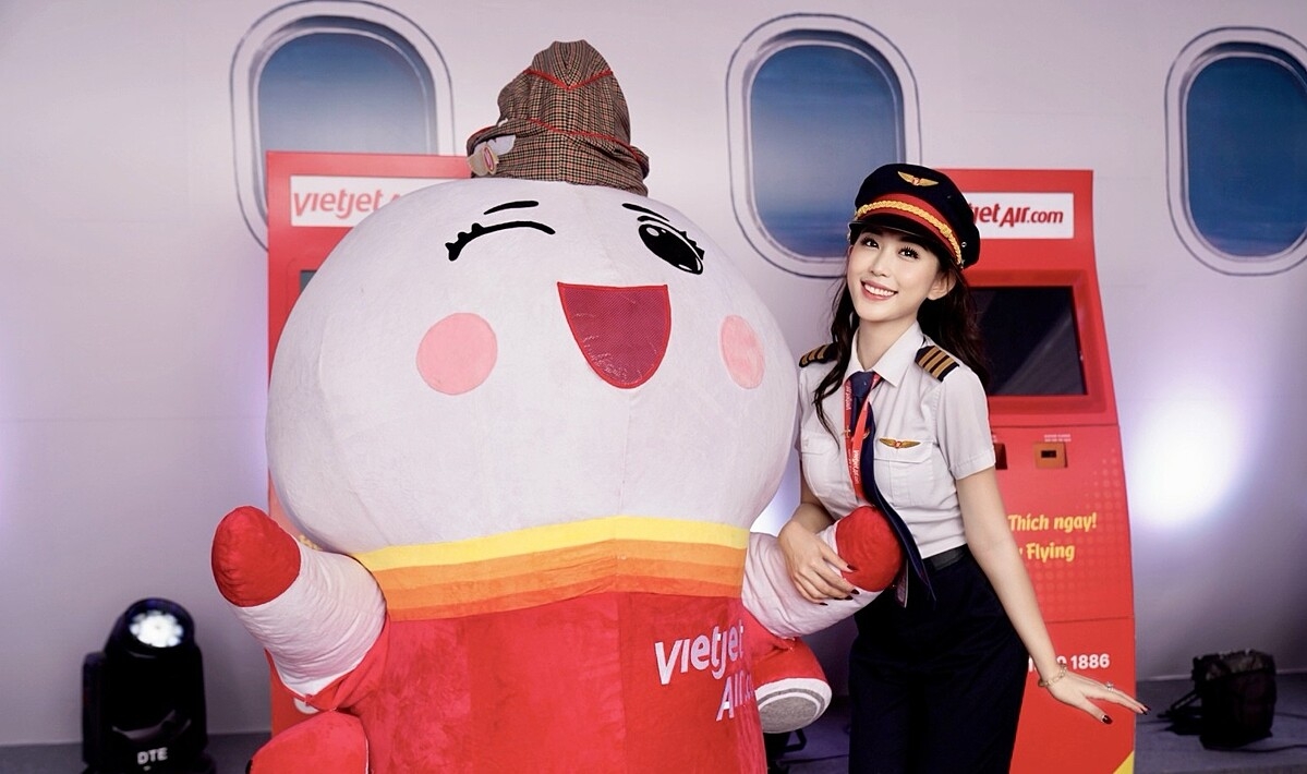 Vietjet hiện diện tại triển lãm với mong muốn đồng hành cùng câu chuyện về khát vọng chinh phục bầu trời, khẳng định trí tuệ và bản lĩnh Việt Nam.