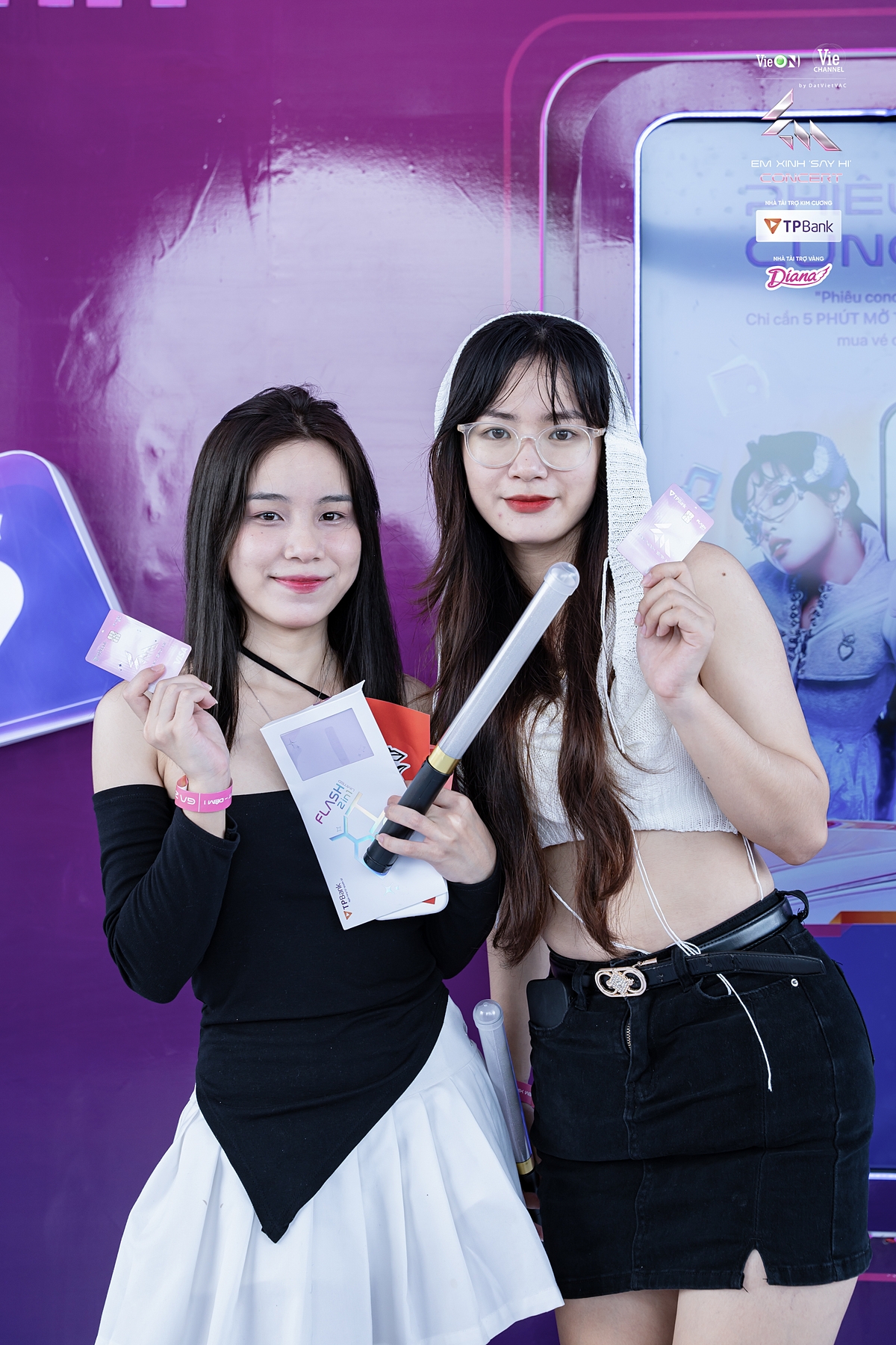 Khách hàng chỉ mất 1 phút đăng ký trên App TPBank tại Shop thẻ Flash 2in1 để sở hữu thẻ tích hợp cả tín dụng và ghi nợ trong một chip duy nhất này.