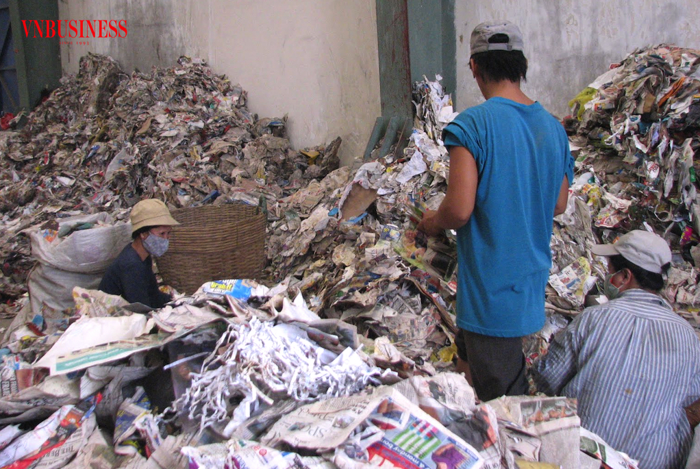 Để tiếp sức cho công nghiệp tái chế thì việc miễn thuế đối với cá nhân và hộ thu gom rác thải hoặc cho phép các tổ chức thu gom, sơ chế, tái chế nộp thuế thay là hết sức cần thiết.