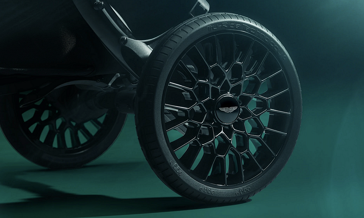 Chiếc xe nôi nghìn đô được thiết kế tỉ mỉ.