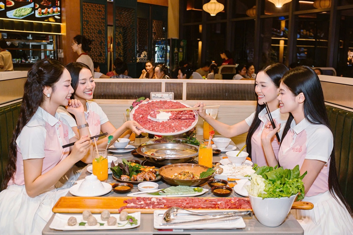 Khách hàng sẽ được “food-tour”trong hàng nghìn món ăn của hơn 50 thương hiệu tại TTTM.