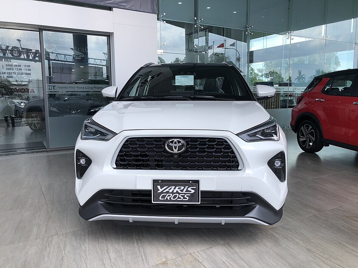 Yaris Cross được trưng bày tại một đại lý Toyota ở Hà Nội.