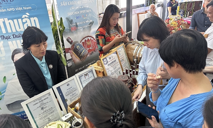 Liên kết chuỗi và thương mại điện tử: Con đường kép xây dựng chuỗi cung ứng hiện đại