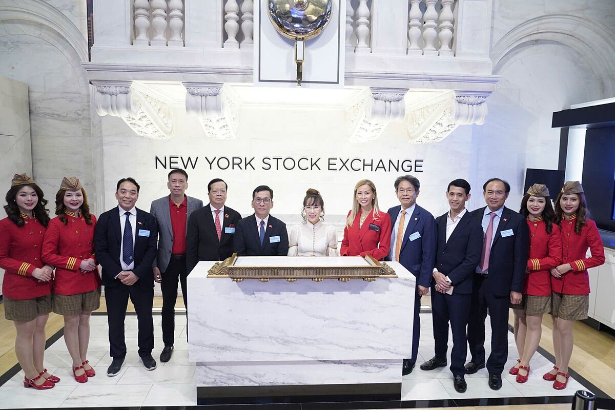 Nữ tỷ phú Việt Nam cũng đoàn tại sàn giao dịch chứng khoán New York &lpar;NYSE&rpar;, trung tâm tài chính lớn nhất và lâu đời nhất thế giới.