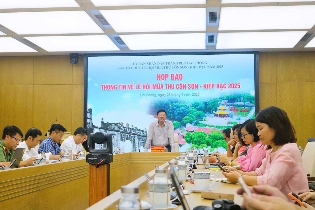 Ông Nguyễn Quang Phúc - Trưởng Ban Tuyên giáo và Dân vận Hải Phòng chủ trì họp báo.