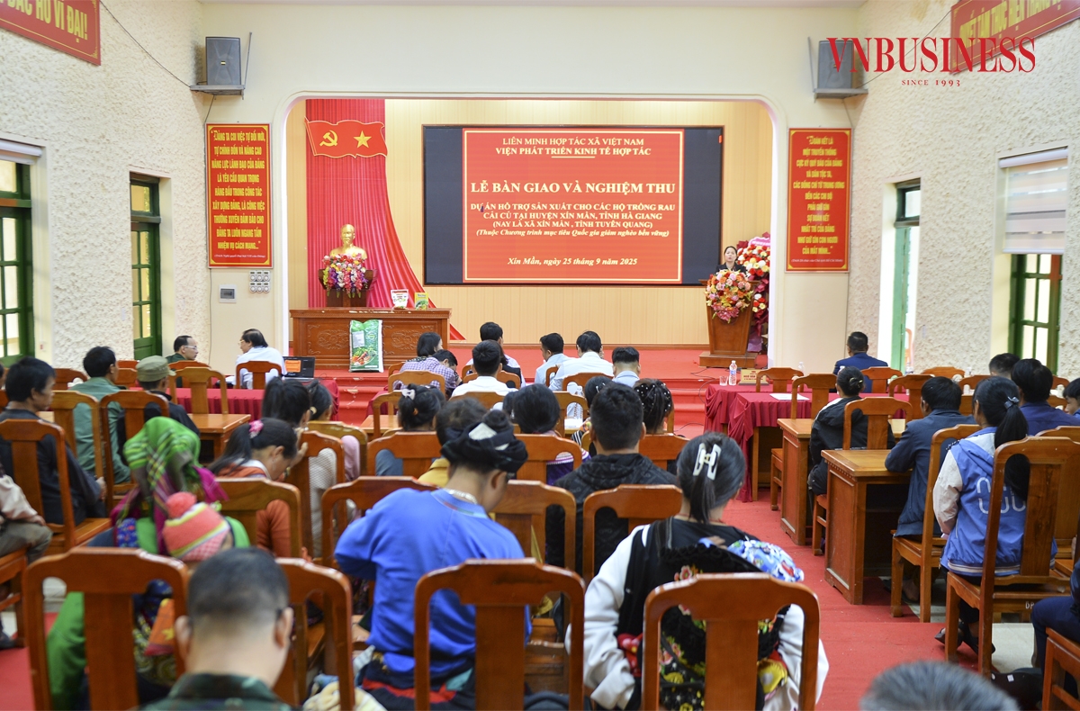 Toàn cảnh buổi lễ bàn giao.