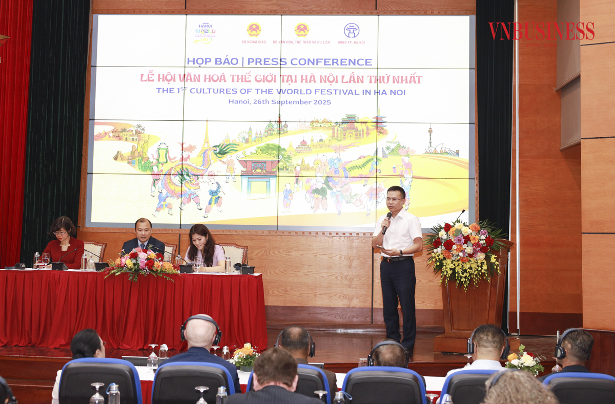 Cục trưởng Cục Thông tin cơ sở và Thông tin đối ngoại Phạm Anh Tuấn công bố trang thông tin điện tử chính thức của Chương trình Lễ hội Văn hóa Thế giới tại Hà Nội .