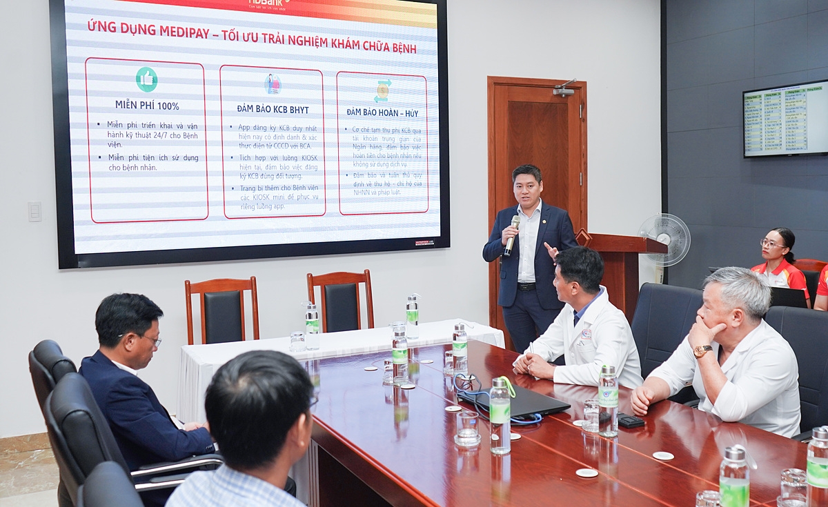 Từ năm 2023, HDBank đã phối hợp cùng Bệnh viện Đà Nẵng trong nhiều chương trình chuyển đổi số; tiêu biểu là triển khai hệ thống Kiosk y tế thông minh MediPay.