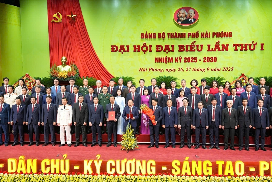 Ban chấp hành Đảng bộ thành phố Hải Phòng nhiệm kỳ 2025-2030 ra mắt tại Đại hội.