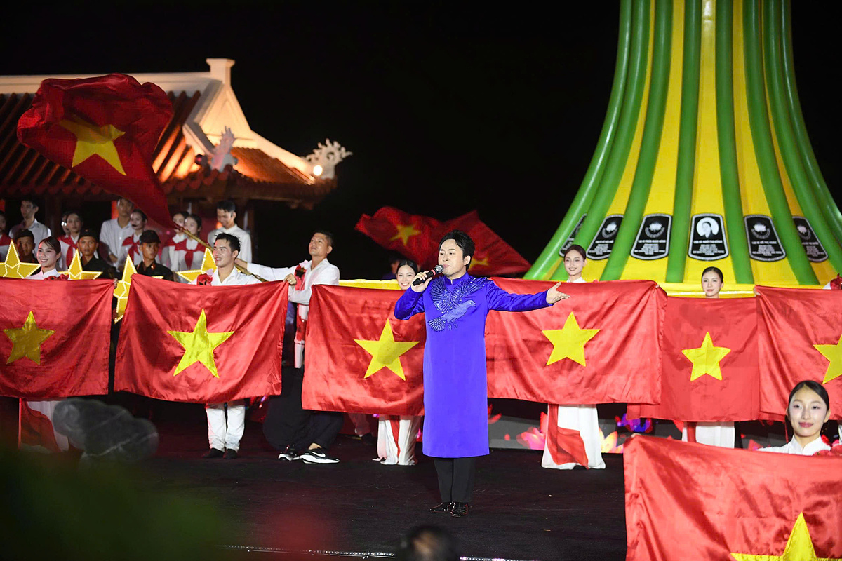 Chương trình “Lời tri ân – Dòng sông Hoa lửa” mang đến nhiều cảm xúc đặc biệt cho người xem.