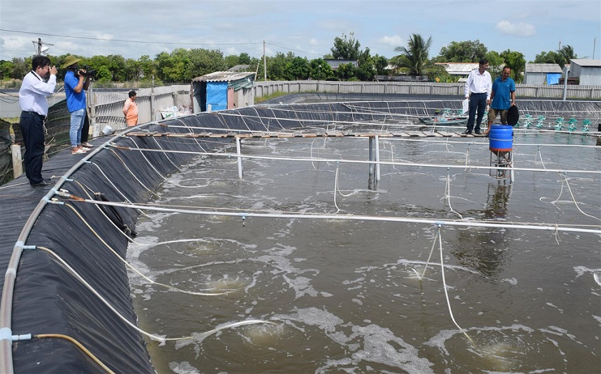 Tại điều 16 quy định, Dự thảo nghị định về cơ chế thử nghiệm phát triển kinh tế tuần hoàn quy định, Nhà nước sẽ thanh toán tới 50% chi phí thuê tư vấn, nghiên cứu, tiếp nhận và chuyển giao công nghệ. Việc gỡ nút thắt này sẽ mang tới nhiều cơ hội cho những doanh nghiệp, HTX ít nguồn lực đầu tư phát triển khoa học công nghệ.