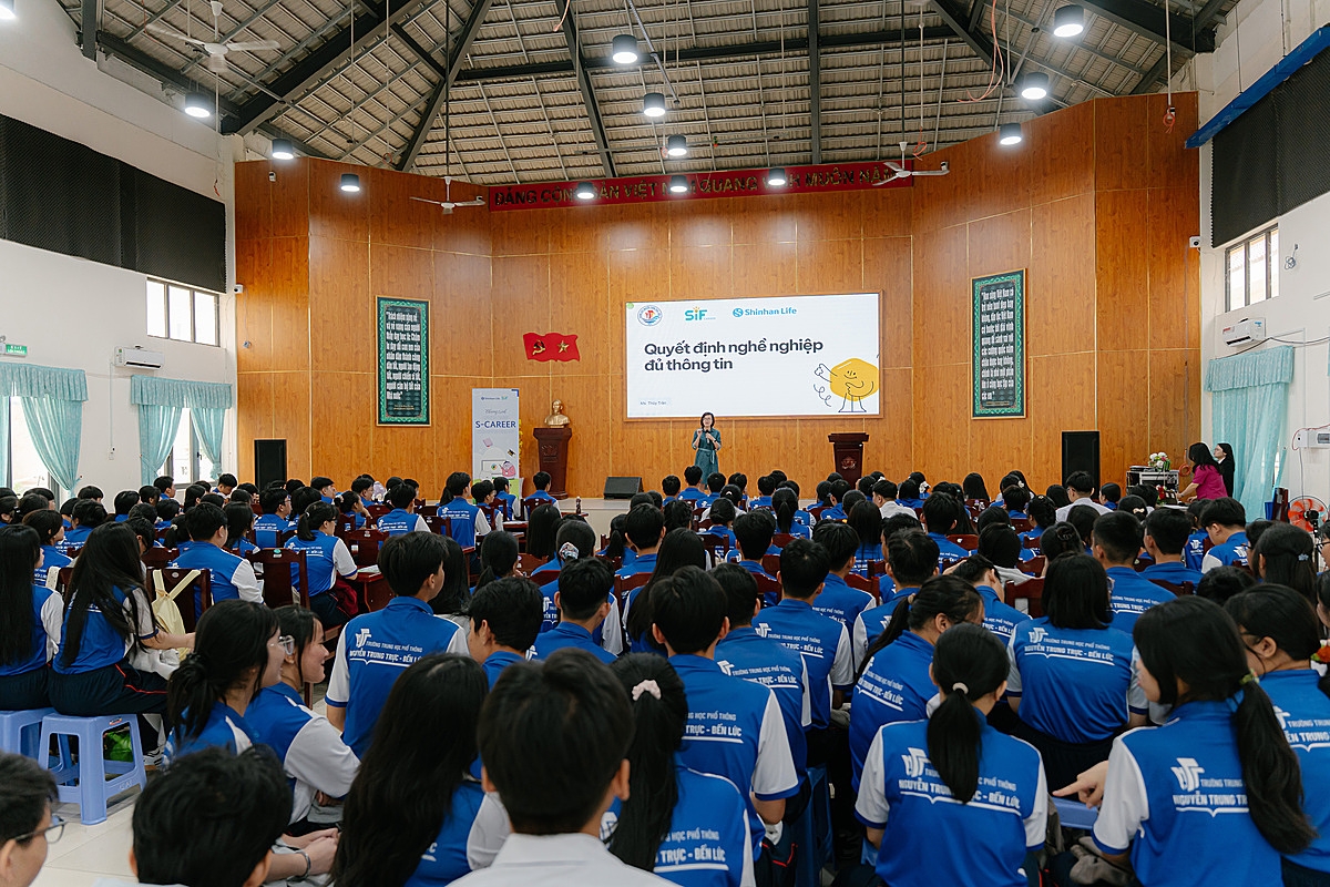 Sau gần 6 tháng triển khai Shinhan Life Việt Nam vừa chính thức khép lại S-Career mùa 2 năm 2025 tại trường THPT Nguyễn Trung Trực &lpar;Tây Ninh&rpar;.