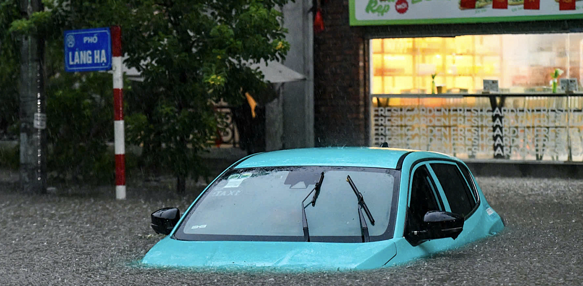 Nhiều doanh nghiệp dịch vụ thiệt hại nặng nề sau bão số 10.