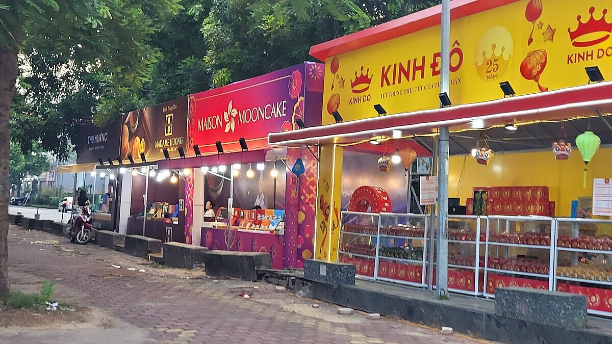 Nhiều gian hàng cả ngày không một bóng người.