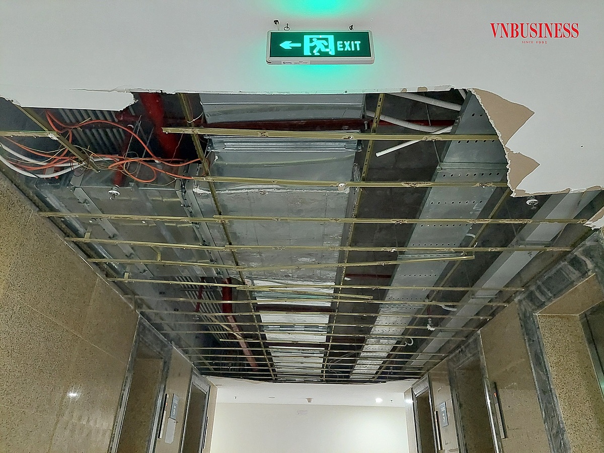 Tình trạng xuống cấp theo từng năm tại các chung cư công sản cần phải sửa chữa &lpar;ảnh chụp tại chung cư HH4&rpar;.