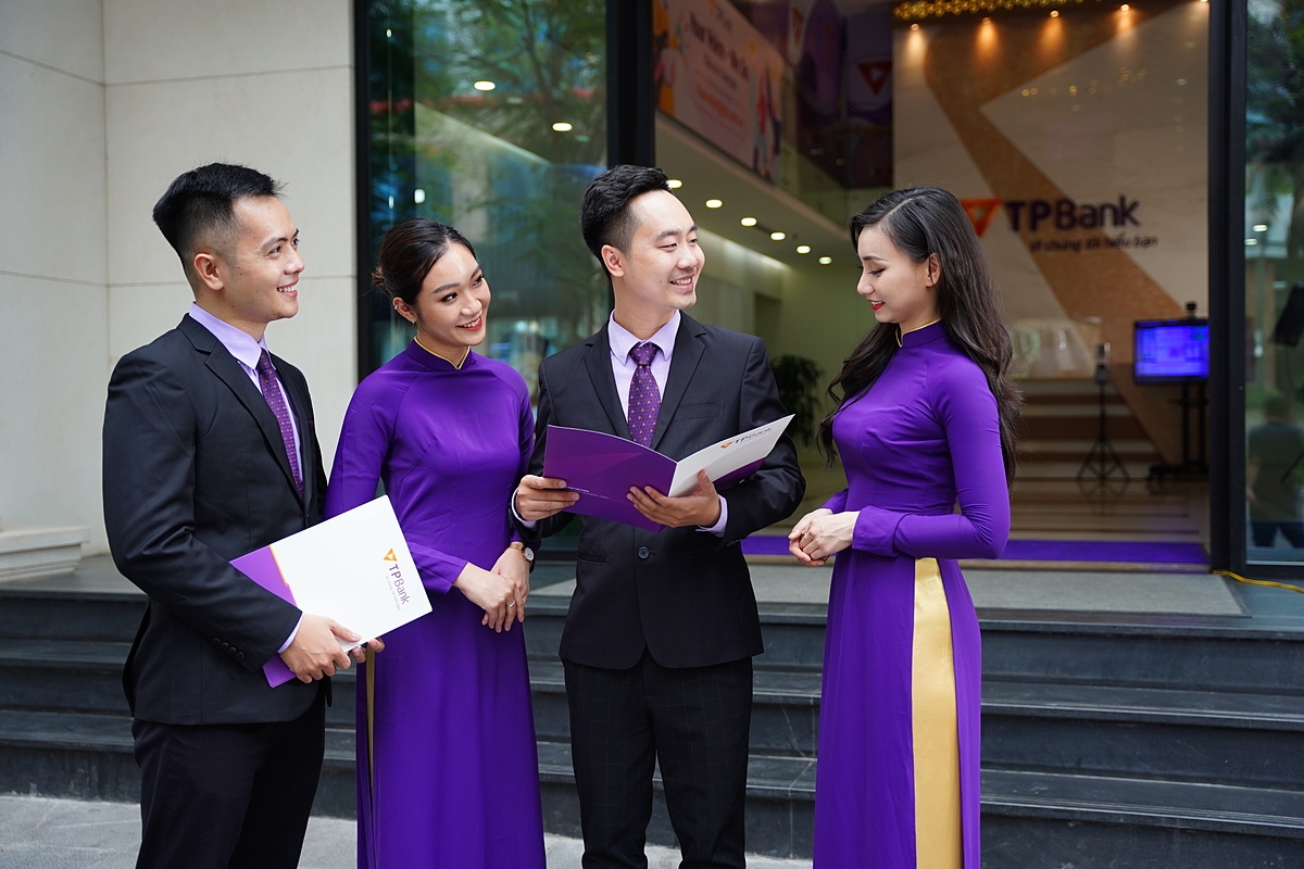 Tính đến thời điểm hiện tại, TPBank đang duy trì tỷ lệ an toàn vốn &lpar;CAR&rpar; ở mức gần 14%, cao hơn đáng kể so với ngưỡng tối thiểu 10,5% mà Thông tư 14 quy định.