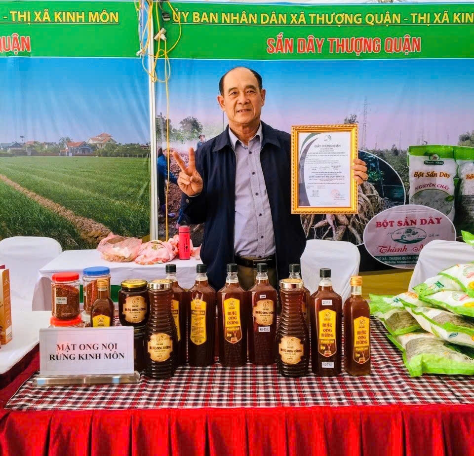 Ông Nguyễn Đức Thả – Chủ tịch HĐQT HTX Nuôi ong nội rừng Kinh Môn đã có nhiều đóng góp cho nghề nuôi ong của HTX và địa phương phát triển.