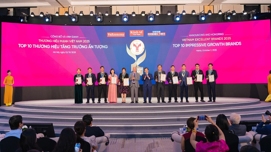 Long Châu cam kết đưa dịch vụ y tế chất lượng đến gần hơn với người dân Việt Nam, kiên định với sứ mệnh “Chăm sóc sức khỏe người Việt – Vì một Việt Nam khỏe mạnh hơn”.