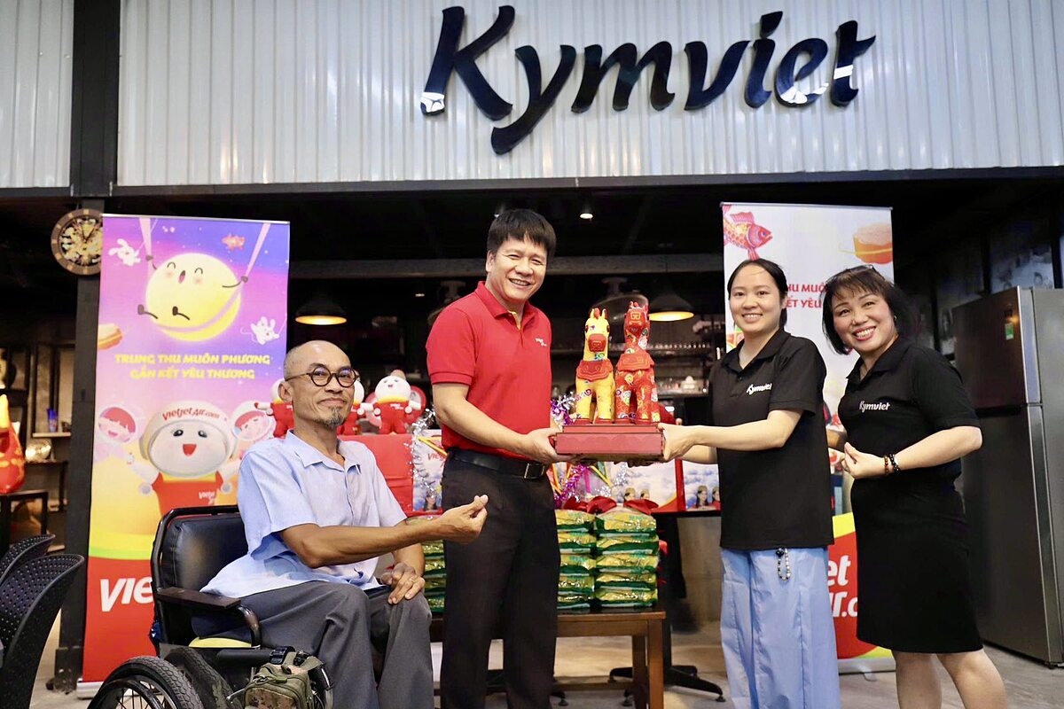 Vietjet còn lan toả tinh thần “Trung thu muôn phương – Gắn kết yêu thương” đến cộng đồng.