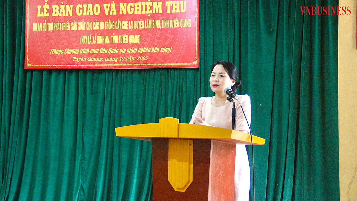 Bà Nguyễn Thị Thủy - Phó viện trưởng Viện Phát triển Kinh tế Hợp tác phát biểu tại buổi lễ bàn giao.