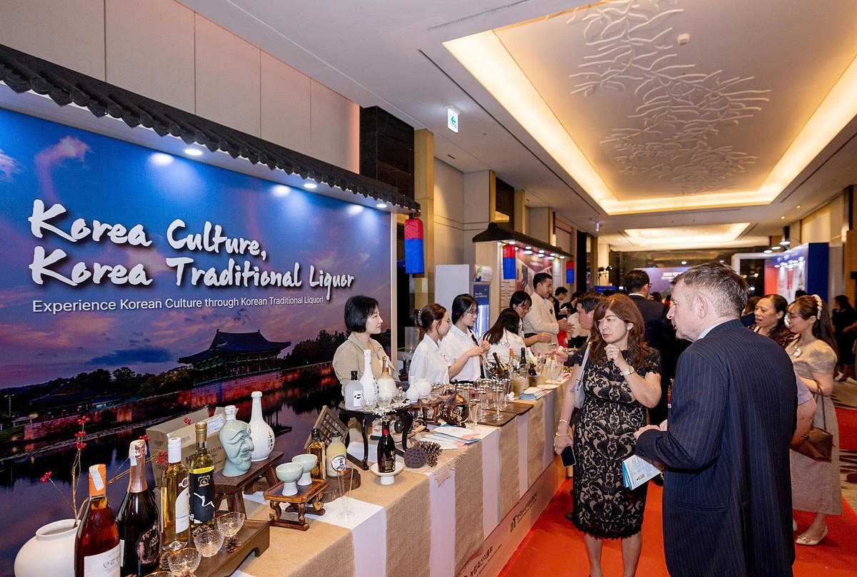 Gian hàng giới thiệu các sản phẩm rượu truyền thống Hàn Quốc.