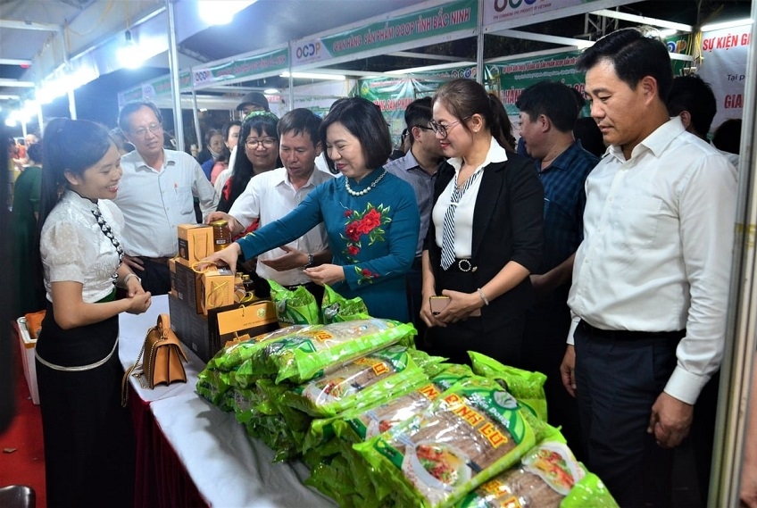 Bộ Nông nghiệp và Môi trường đánh giá, công nhận TP. Hà Nội có 3.463 sản phẩm, trong đó có 9 sản phẩm 5 sao, 19 sản phẩm tiềm năng 5 sao, 1.576 sản phẩm 4 sao và 1.859 sản phẩm 3 sao.