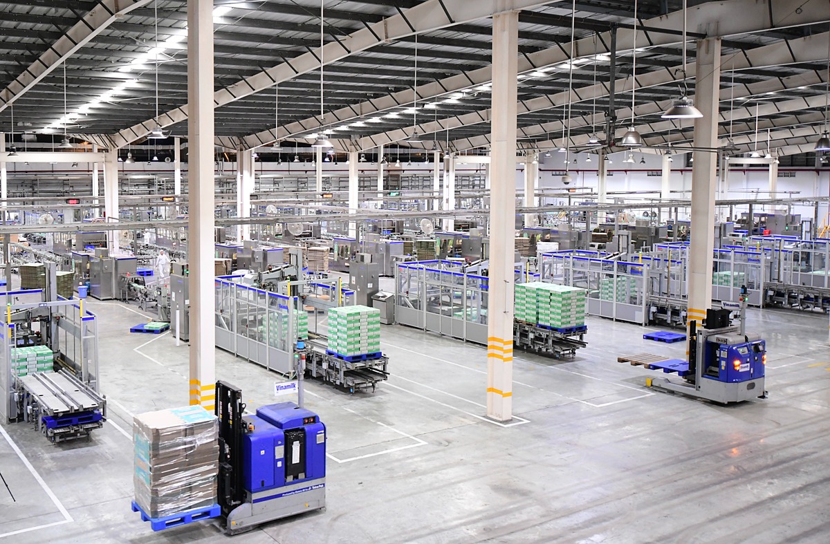 Vinamilk đã khánh thành hai “siêu nhà máy” hiện đại bậc nhất khu vực vào năm 2013 – cột mốc quan trọng đưa ngành sữa Việt Nam vươn tầm thế giới, khẳng định năng lực sản xuất và tiêu chuẩn công nghệ quốc tế.