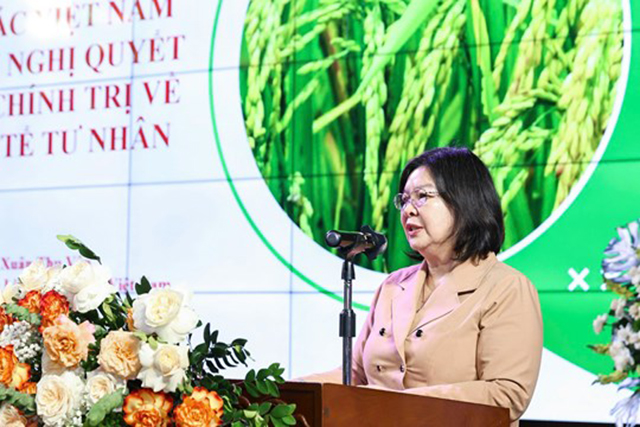 TS. Cao Xuân Thu Vân, Chủ tịch Liên minh Hợp tác xã Việt Nam phát biểu tại Hội thảo.