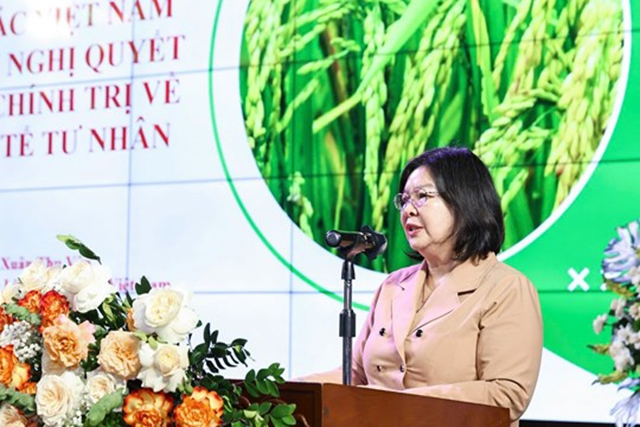 TS. Cao Xuân Thu Vân, Chủ tịch Liên minh Hợp tác xã Việt Nam phát biểu tại Hội thảo.