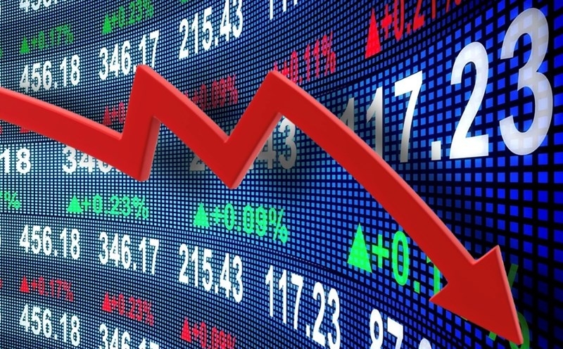 VN-Index tiềm ẩn nguy cơ điều chỉnh khi liên tục lên đỉnh.