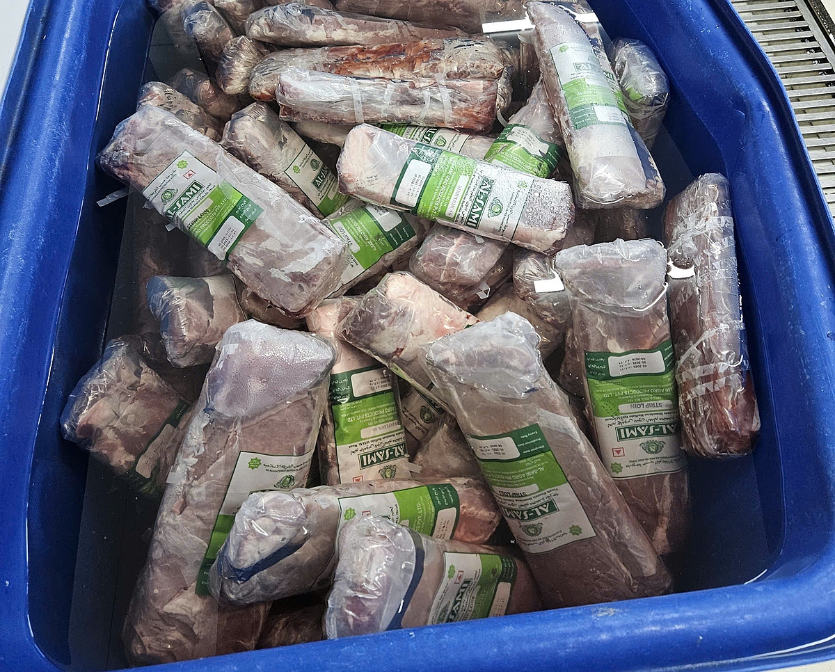 Thịt trâu được bơm tinh chất tạo vân mỡ giống thịt bò WAGYU.