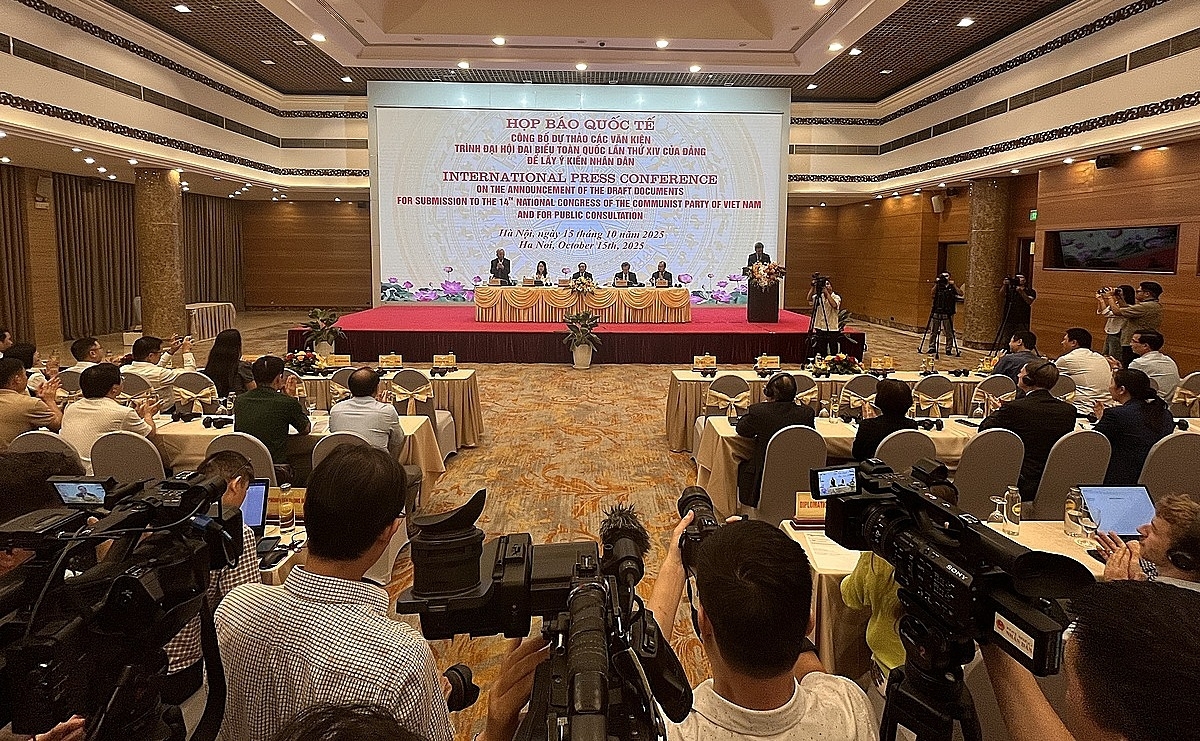 Quang cảnh buổi họp báo chiều ngày 15/10 tại Hà Nội. Ảnh Đức Anh.